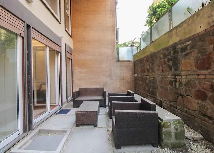 Апартаменты Delicious 2 Bed And Garden By Yh *