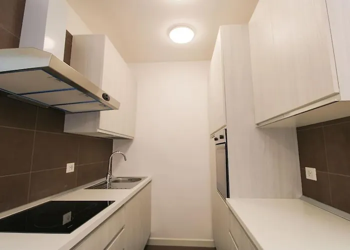 Delicious 2 Bed And Garden By Yh Апартаменты *