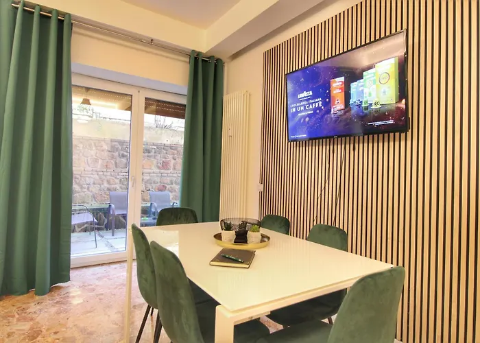 Delicious 2 Bed And Garden By Yh