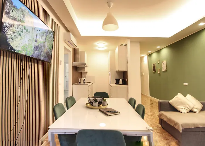 Delicious 2 Bed And Garden By Yh * Рим